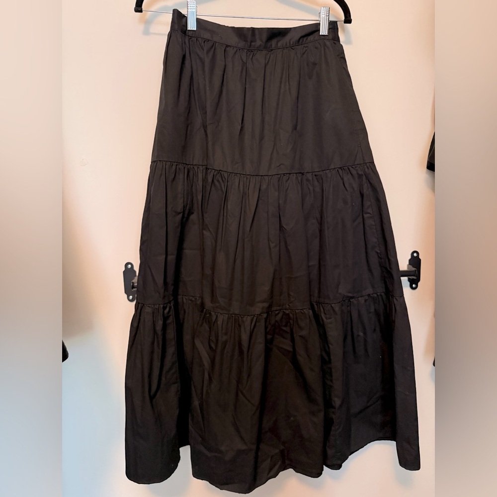 Xirena Angeline Skirt black. 3 tier midi. 100% cotton poplin Size Small